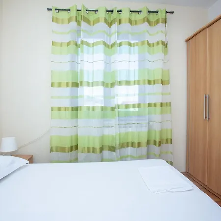 With Parking Space Pirovac, Sibenik - 22567 דירה *
