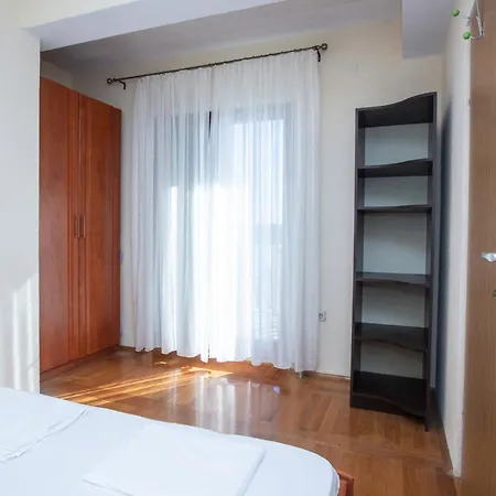Apartment With A Parking Space Pirovac, Sibenik - 22567 *