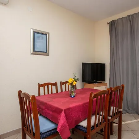Apartment With A Parking Space Pirovac, Sibenik - 22567 *