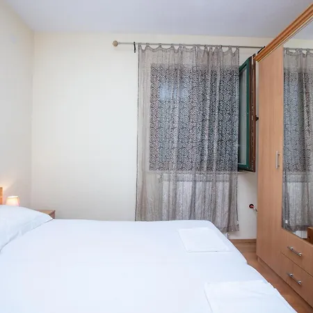 With Parking Space Pirovac, Sibenik - 22567 Pirovac