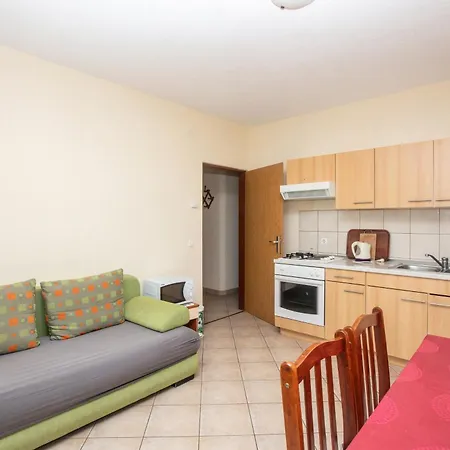 Apartment With A Parking Space Pirovac, Sibenik - 22567 Pirovac