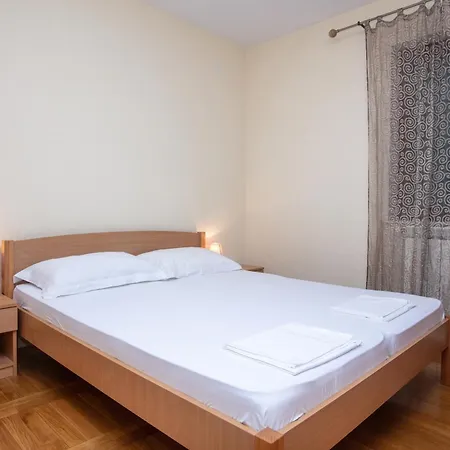 With Parking Space Pirovac, Sibenik - 22567 * Pirovac