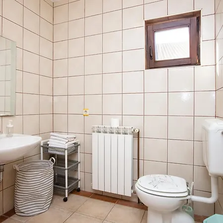 Apartment With A Parking Space Pirovac, Sibenik - 22567 Pirovac