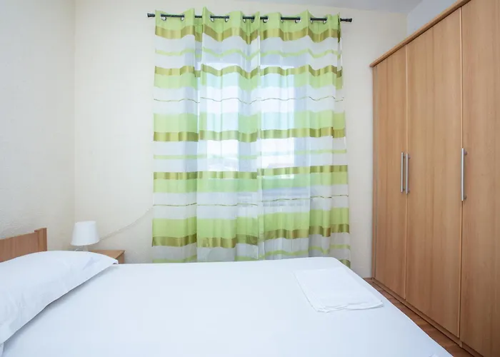 With Parking Space Pirovac, Sibenik - 22567 דירה *