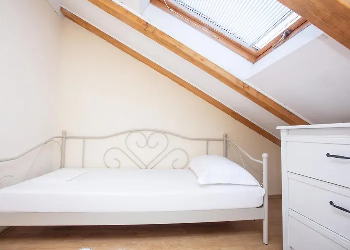 With Parking Space Pirovac, Sibenik - 22567 דירה פירובאץ