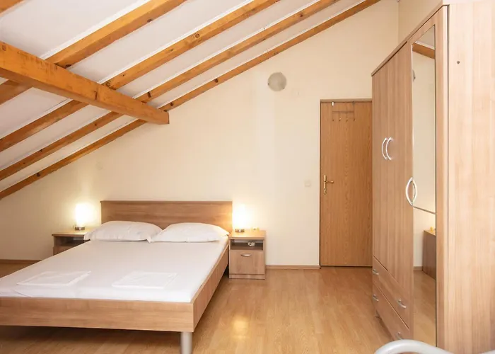 With Parking Space Pirovac, Sibenik - 22567 דירה פירובאץ