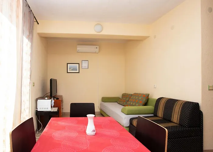 With Parking Space Pirovac, Sibenik - 22567 דירה פירובאץ