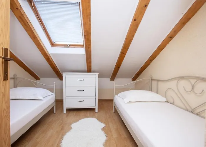 With Parking Space Pirovac, Sibenik - 22567 דירה *