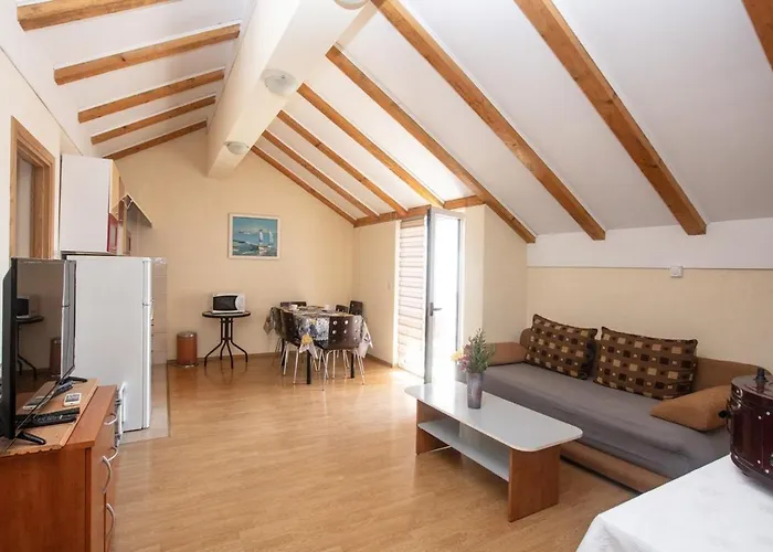 With Parking Space Pirovac, Sibenik - 22567 דירה פירובאץ